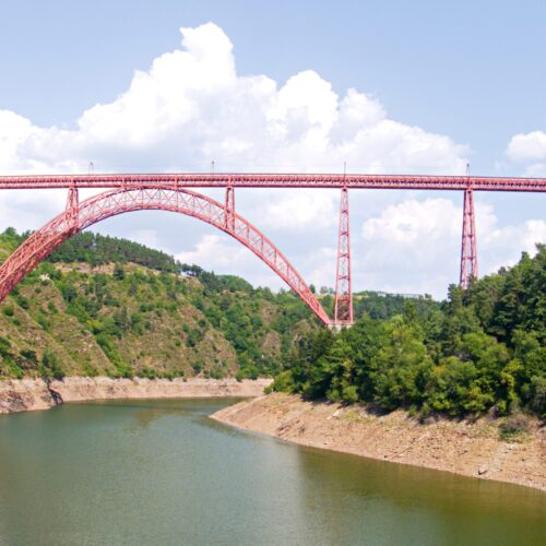 Towering 120 metres high over the Truyère river, the Viaduc de Garabit